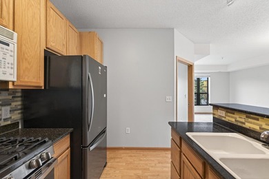 820 Emerald St 307 - photo 18