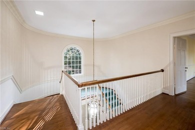 Classic Georgian-style, six bedroom brick estate set on a - photo 20