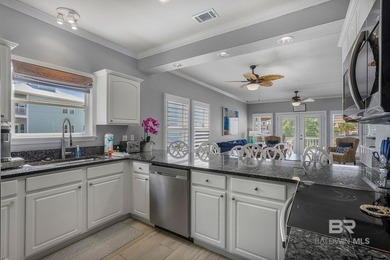 Beautifully maintained 3 bedroom 2 bath condo in the heart of - photo 2