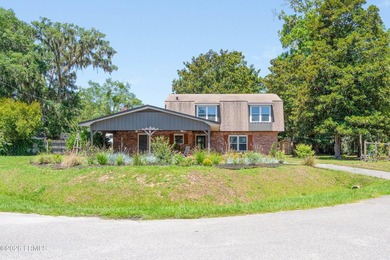 No HOA, nearly 1/2 acre, 4 bedrooms, and a one-year home - photo 5
