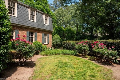 Classic Georgian-style, six bedroom brick estate set on a - photo 37