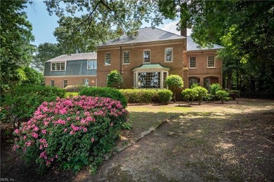 Classic Georgian-style, six bedroom brick estate set on a - photo 38