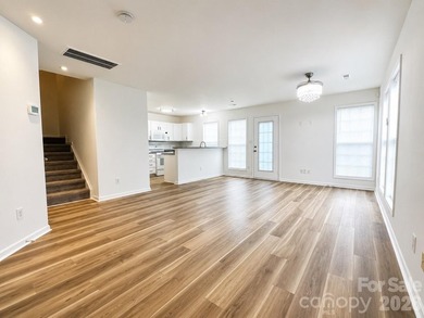 Beautifully updated 2-bedroom, 1.5-bath condo in a prime - photo 2