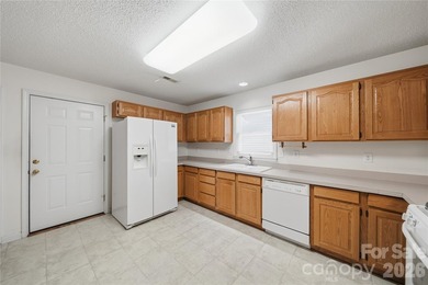 Welcome to this spacious 2-bedroom, 2-bathroom home in the - photo 9