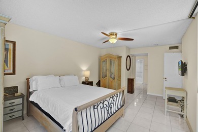 Beautifully updated one-bedroom, one-and-a-half-bath corner unit - photo 14