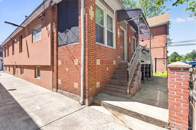 Welcome to this spacious and well-maintained 2-bedroom brick - photo 4