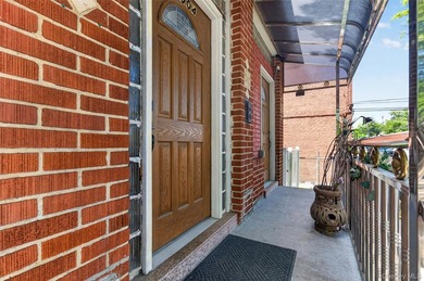 Welcome to this spacious and well-maintained 2-bedroom brick - photo 5