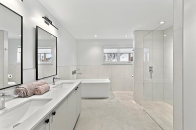2024 newly built waterfront property, set on a lot of over 2.5 - photo 44