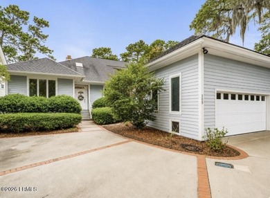 Tucked away in a private cul de sac on prestigious Dataw Island - photo 1