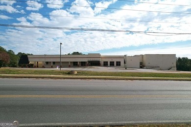 41,800 sq ft warehouse building on 7.6 acres, approximately 9 - photo 1