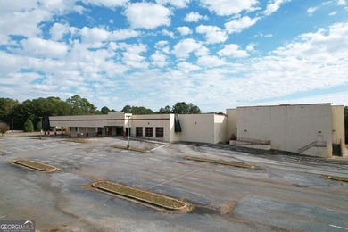 41,800 sq ft warehouse building on 7.6 acres, approximately 9 - photo 10