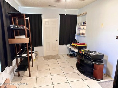 Very well maintained home in quiet established neighborhood - photo 25