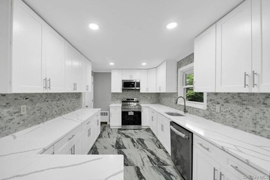 Welcome to this beautiful single-family Colonial home, perfectly - photo 5