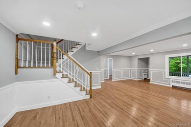 Welcome to this beautiful single-family Colonial home, perfectly - photo 6