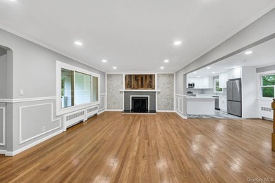 Welcome to this beautiful single-family Colonial home, perfectly - photo 8