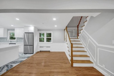 Welcome to this beautiful single-family Colonial home, perfectly - photo 10