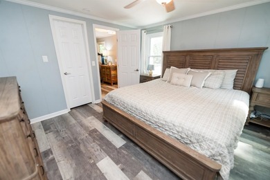 Perfect location in the desired district 2 on Lake Bowen. This - photo 11