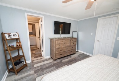 Perfect location in the desired district 2 on Lake Bowen. This - photo 12