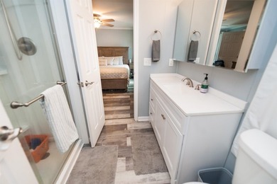 Perfect location in the desired district 2 on Lake Bowen. This - photo 14