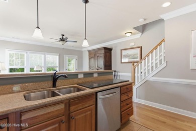 Beautiful Charleston-style home offering 3 bedrooms and 2.5 - photo 15
