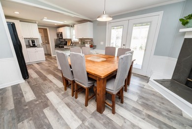 Perfect location in the desired district 2 on Lake Bowen. This - photo 20