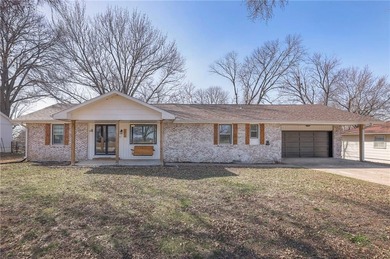 Truman Lake Home Sale Pending in Clinton Missouri