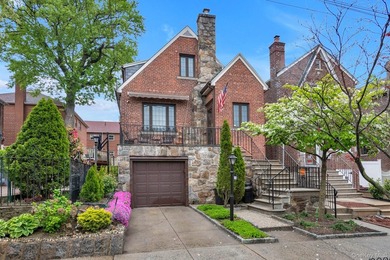 Immaculate fully detached brickstone home in the highly - photo 1