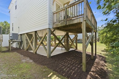 Beautiful Charleston-style home offering 3 bedrooms and 2.5 - photo 25