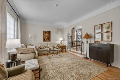 Immaculate fully detached brickstone home in the highly - photo 5