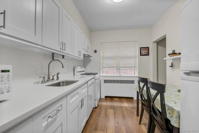 Immaculate fully detached brickstone home in the highly - photo 6