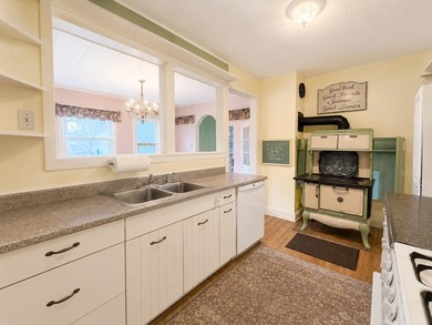 Welcome to this well maintained 3-bedroom, 1 3/4-bath home - photo 6