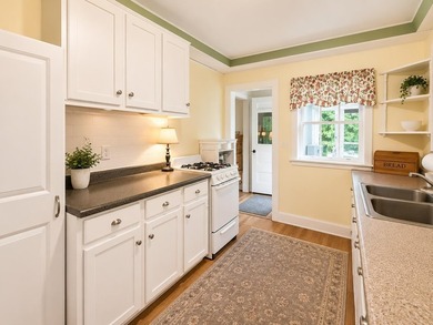 Welcome to this well maintained 3-bedroom, 1 3/4-bath home - photo 7