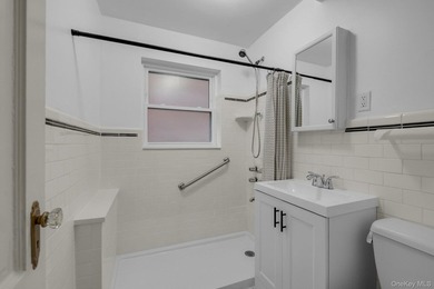 Immaculate fully detached brickstone home in the highly - photo 8