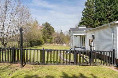 Perfect location in the desired district 2 on Lake Bowen. This - photo 29