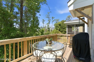 Beautiful Charleston-style home offering 3 bedrooms and 2.5 - photo 31