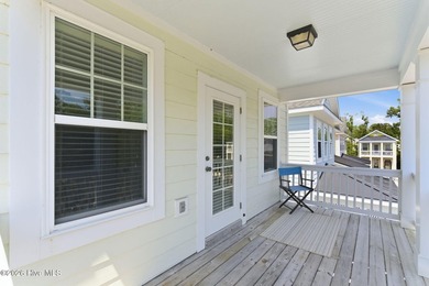 Beautiful Charleston-style home offering 3 bedrooms and 2.5 - photo 33
