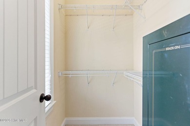 Beautiful Charleston-style home offering 3 bedrooms and 2.5 - photo 45