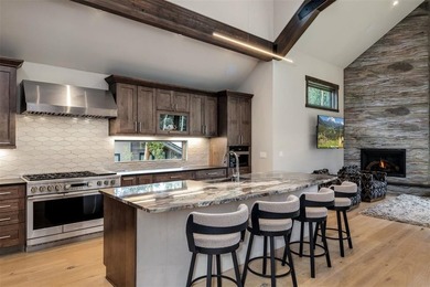 This spectacular 6-bedroom, 6-bathroom mountain modern residence - photo 13