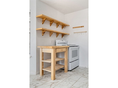 Welcome to this beautifully designed 3-bedroom, 2-bathroom brick - photo 15