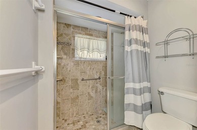 Under contract-accepting backup offers. ** STANDALONE VILLA IN - photo 18