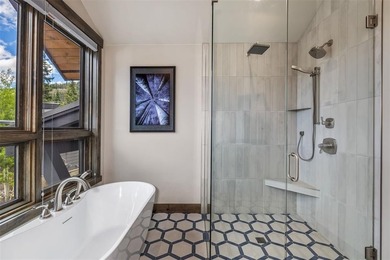 This spectacular 6-bedroom, 6-bathroom mountain modern residence - photo 21