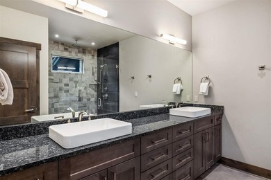 This spectacular 6-bedroom, 6-bathroom mountain modern residence - photo 23