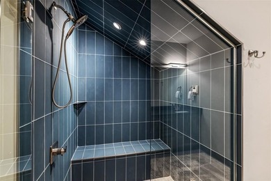 This spectacular 6-bedroom, 6-bathroom mountain modern residence - photo 29