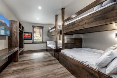 This spectacular 6-bedroom, 6-bathroom mountain modern residence - photo 30