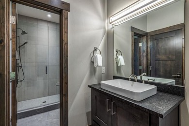 This spectacular 6-bedroom, 6-bathroom mountain modern residence - photo 31