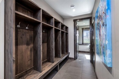 This spectacular 6-bedroom, 6-bathroom mountain modern residence - photo 41