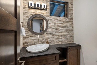 This spectacular 6-bedroom, 6-bathroom mountain modern residence - photo 42