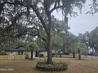 Excellent opportunity to build your dream home on this highly - photo 2
