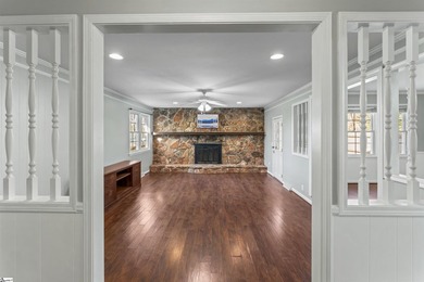Offered by Diane Maxwell .... Great 3 bed 2 bath home on a - photo 5