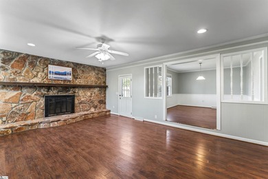 Offered by Diane Maxwell .... Great 3 bed 2 bath home on a - photo 9